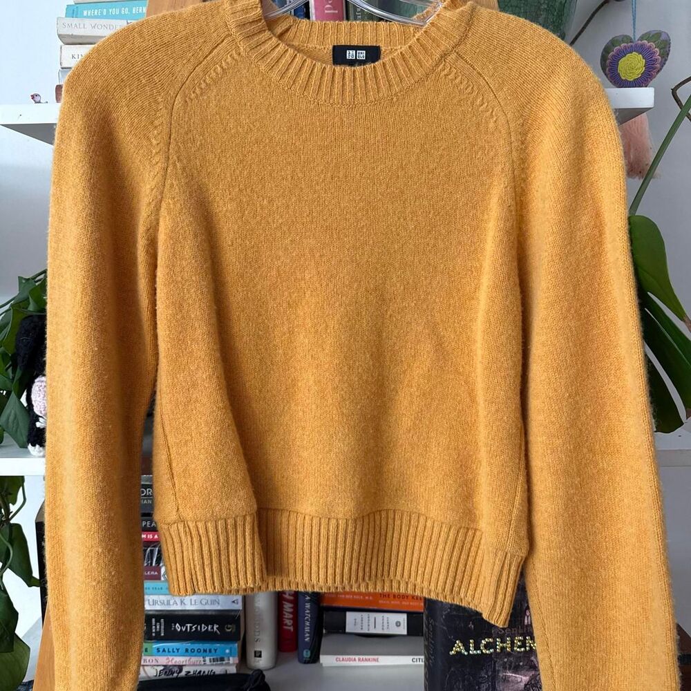 Uniqlo Women's Yellow and Orange Jumper